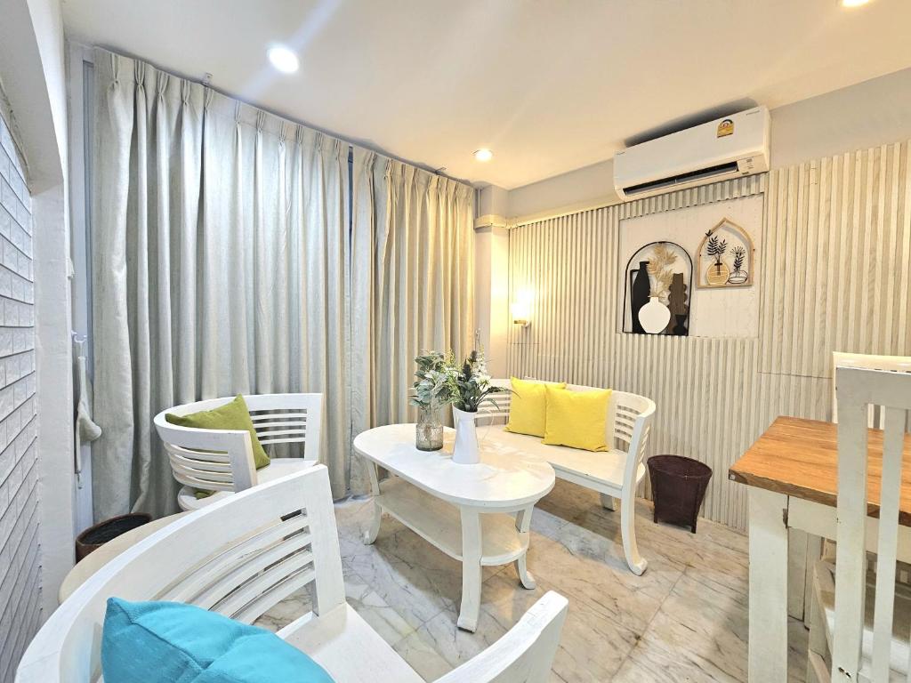 a living room with a white table and chairs at 39 Living Pattaya in Pattaya Central