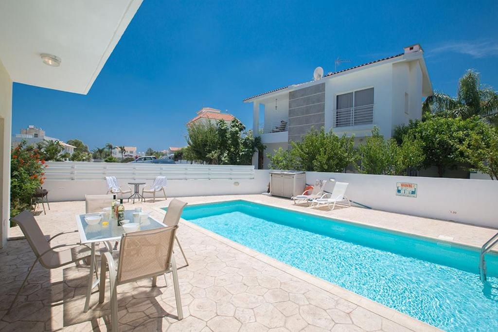 Central Protaras Villa 3 Bedrooms Private Pool Villa Dafnis Morfi Close To Protaras Strip