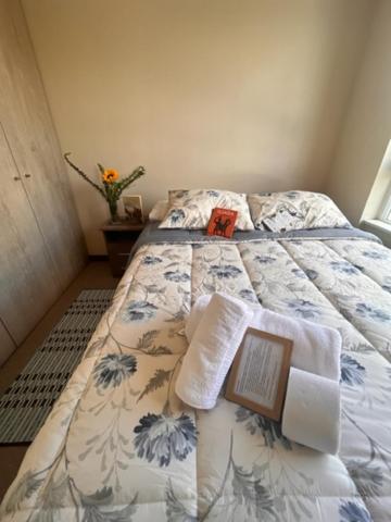Postel nebo postele na pokoji v ubytování Hostal Damatierra