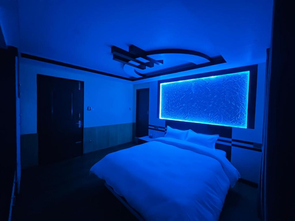 Ένα ή περισσότερα κρεβάτια σε δωμάτιο στο Pine Tree Resort