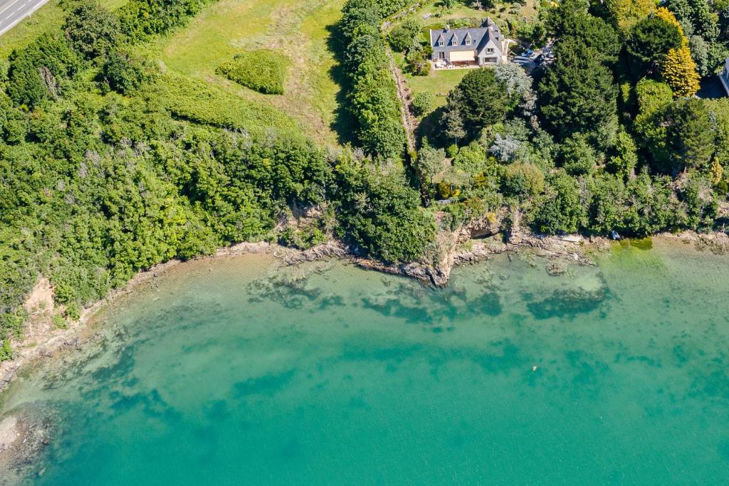 an aerial view of a house next to a body of water at Les pieds dans l'eau in Saint Malo