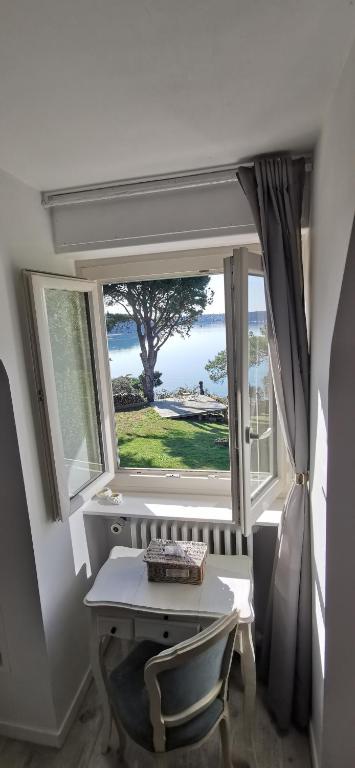 Les pieds dans l'eau - 1