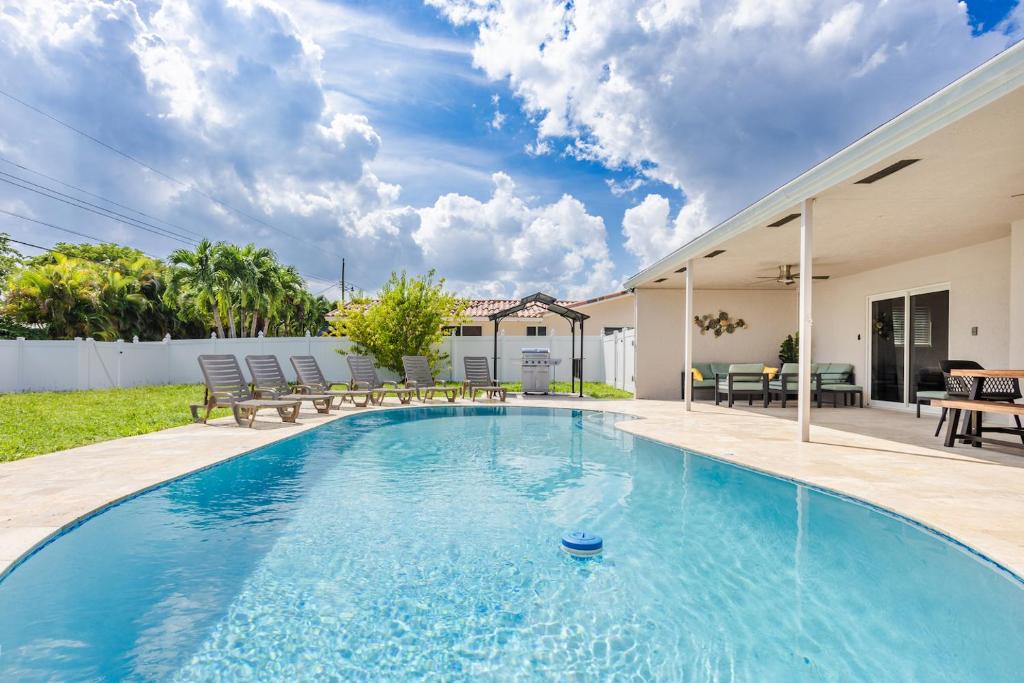 Kolam renang di atau dekat dengan Amazing 5BR Villa Heated Pool near Hard Rock