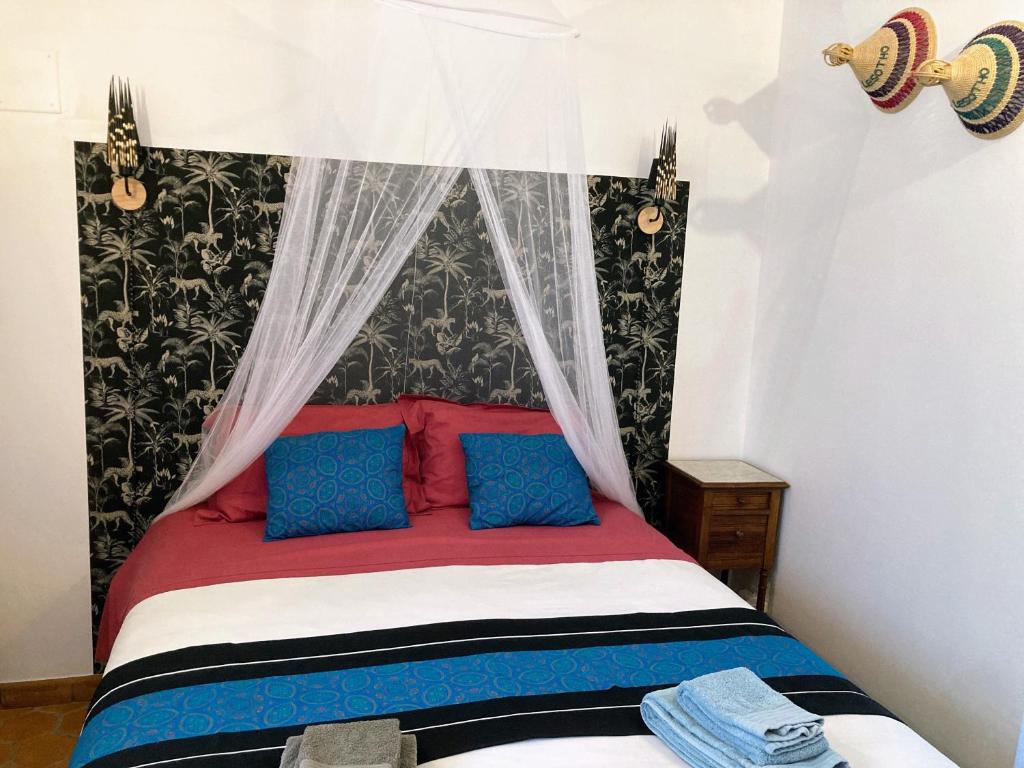 LES ROCHES gîte - Tweepersoonskamer Met Eigen Badkamer