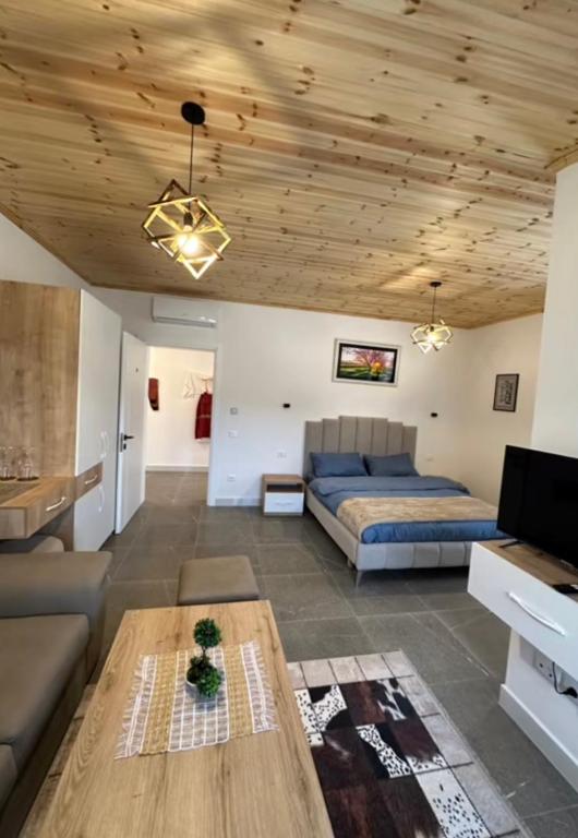 Qyteza Guest House & Camping tesisinde bir oturma alanı