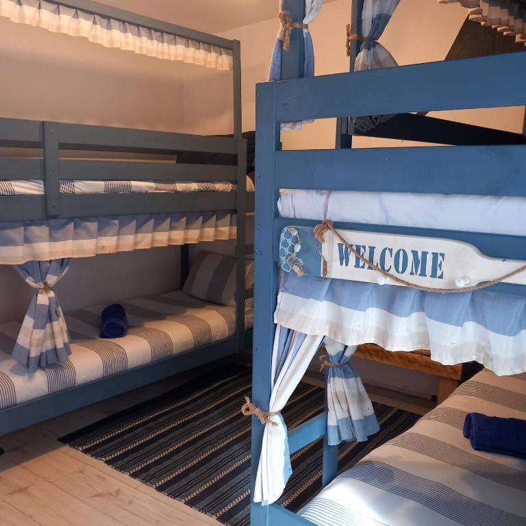 Postel nebo postele na pokoji v ubytování Easkey Hostel