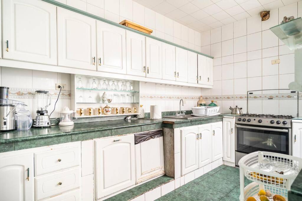 Kuchyň nebo kuchyňský kout v ubytování Luxury Home