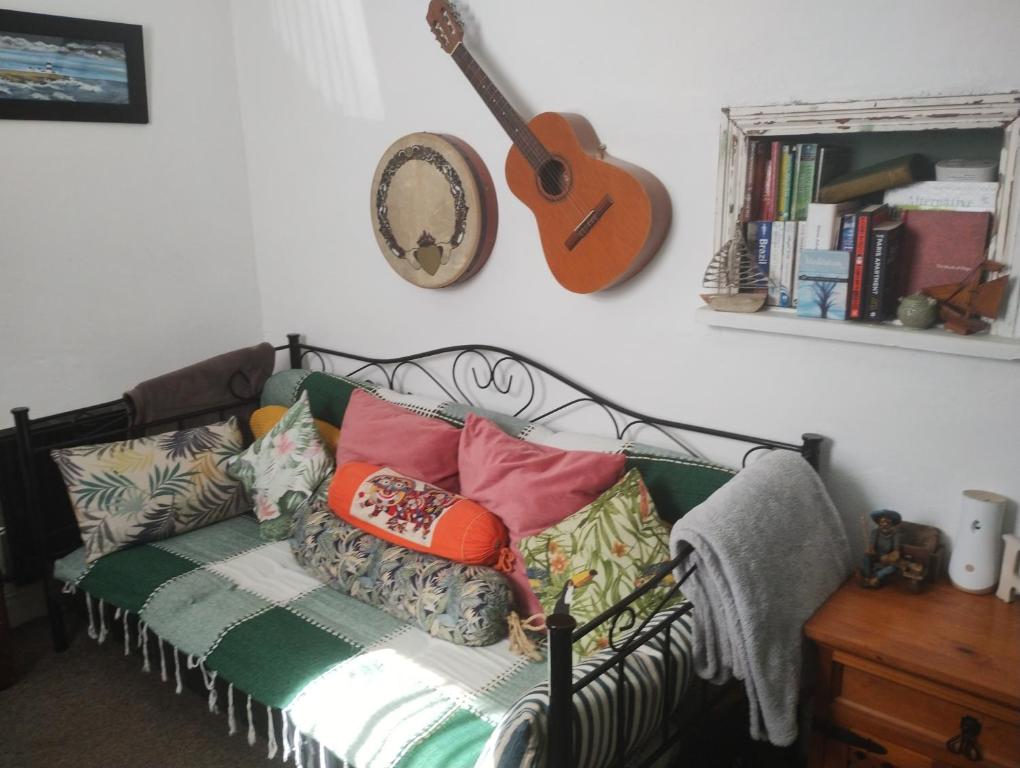 Posezení v ubytování Easkey Hostel