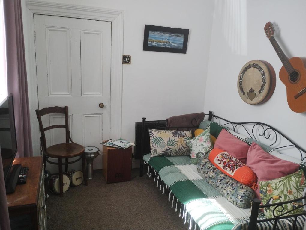 Postel nebo postele na pokoji v ubytování Easkey Hostel