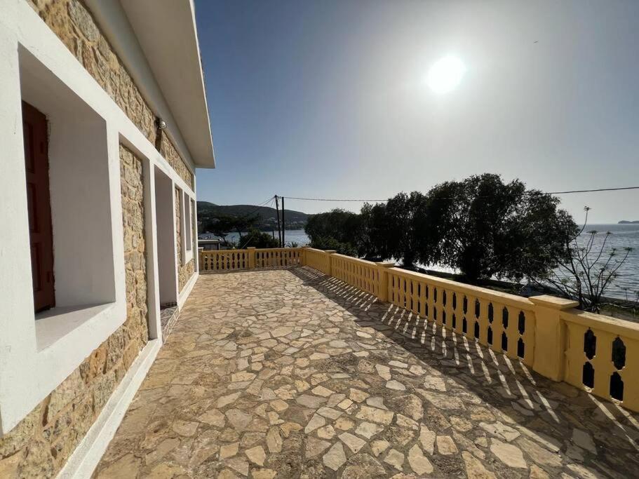 a stone walkway next to a building with a fence at Caserma Regina in Gourna