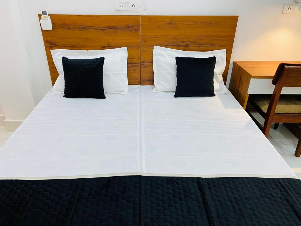 Postel nebo postele na pokoji v ubytování Royal Park Inn