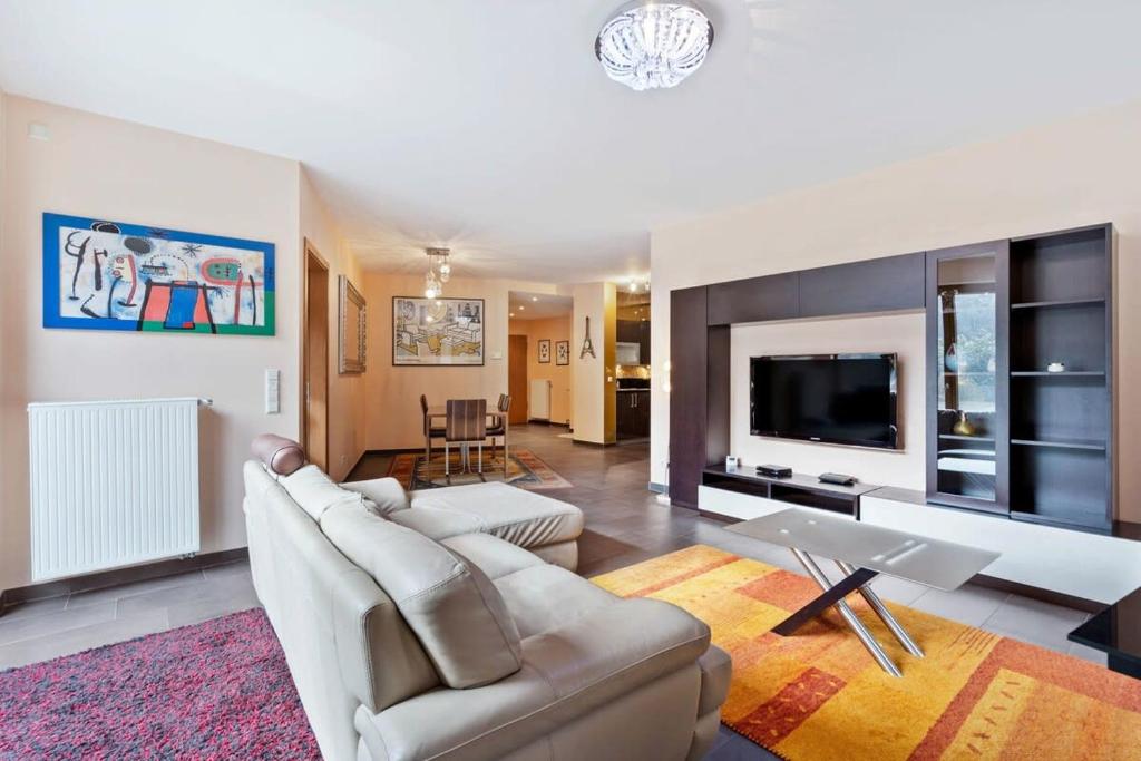 Stylish 2-Bed Gem, Nature & Comfort
