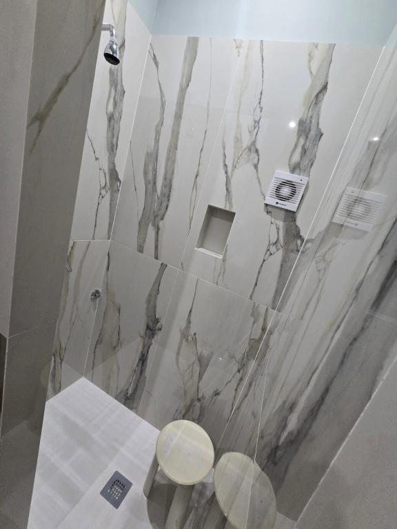 Un baño de Hotel Iris