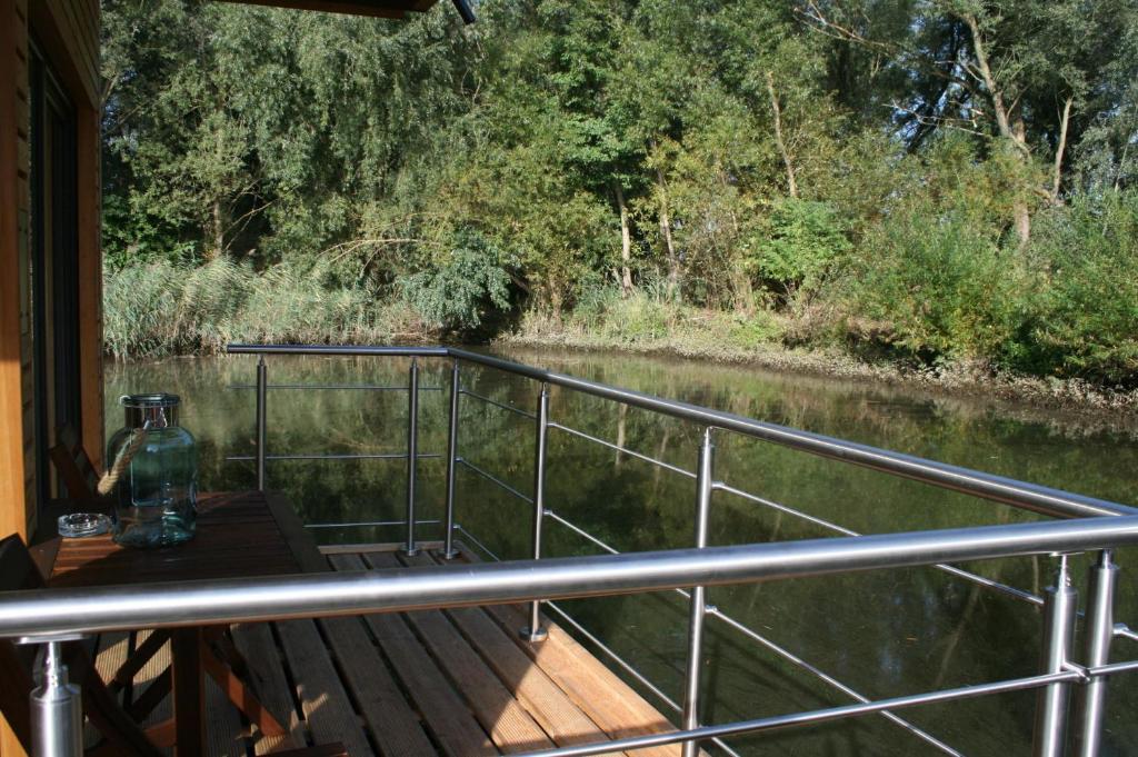 Fotografie z fotogalerie ubytování Hausboot Stöckte v destinaci Winsen