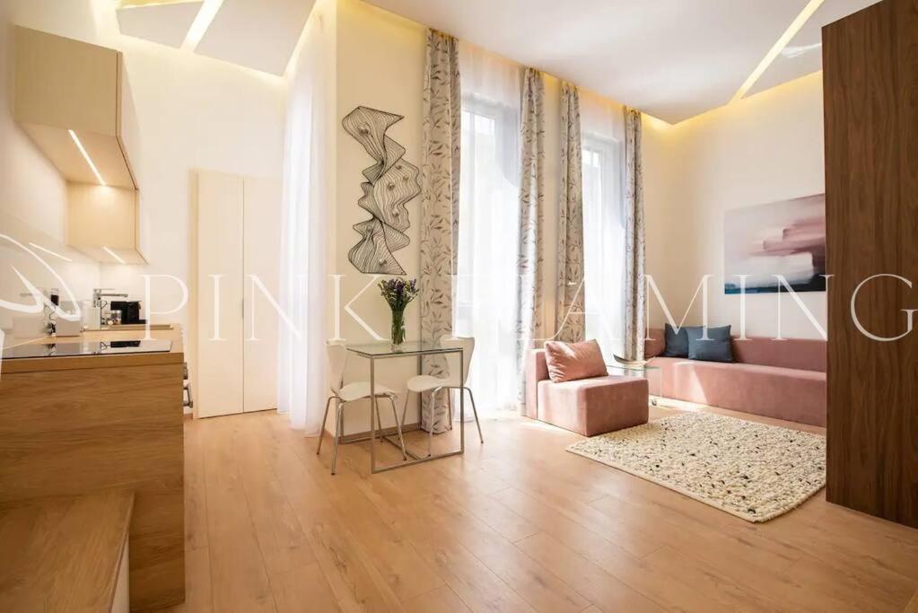Trendy Loft Home in Center - Pink Flamingo 1066 Budapest, Jókai utca 12 kép - 1