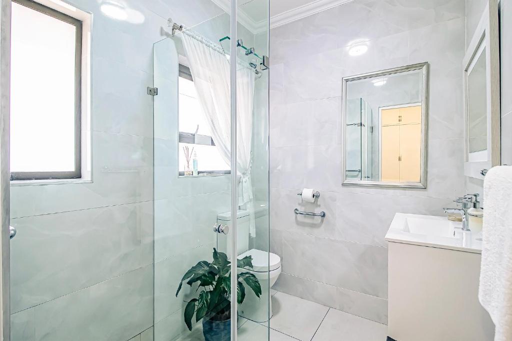 Koupelna v ubytování LeoZet Self catering apartment
