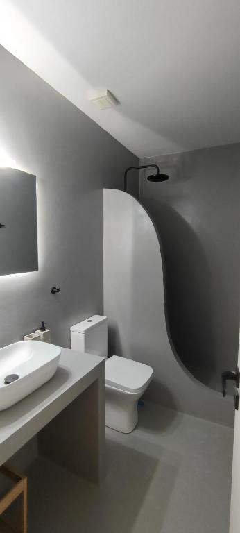 Koupelna v ubytování Aegean Gold Syros Suites