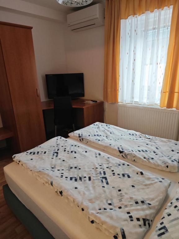 Postel nebo postele na pokoji v ubytování Apartmaji Pri Kokolu