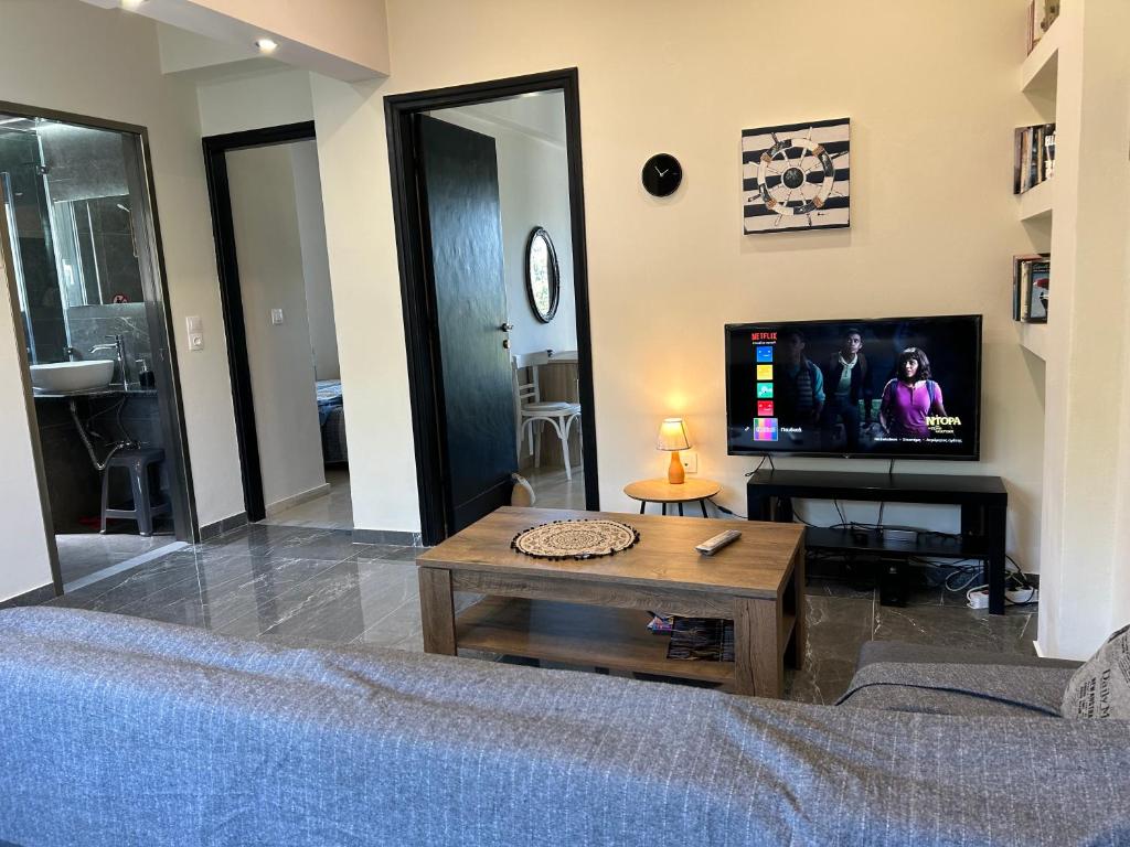 a living room with a couch and a tv at Alexander Apartments in Roda