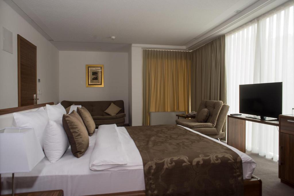 TV a/nebo společenská místnost v ubytování Hotel Royal Gold City