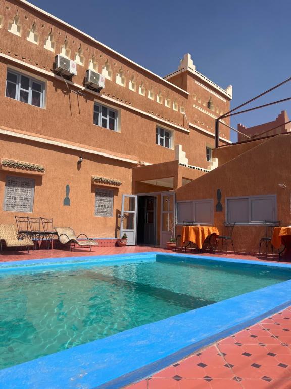 a swimming pool in front of a building at La Baraka Auberge in Aït Benhaddou