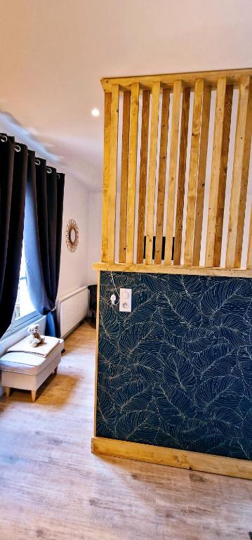 Posteľ alebo postele v izbe v ubytovaní Gîte 4 personnes avec piscine et bain nordique proche des plages du débarquement