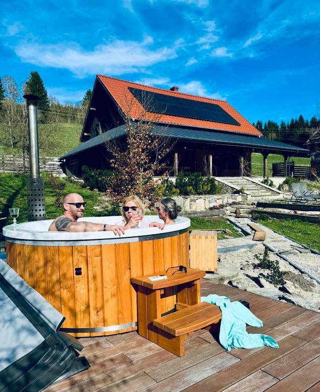 Fotografie z fotogalerie ubytování Chata nad Dziką Orlicą z jacuzzi v destinaci Poniatów