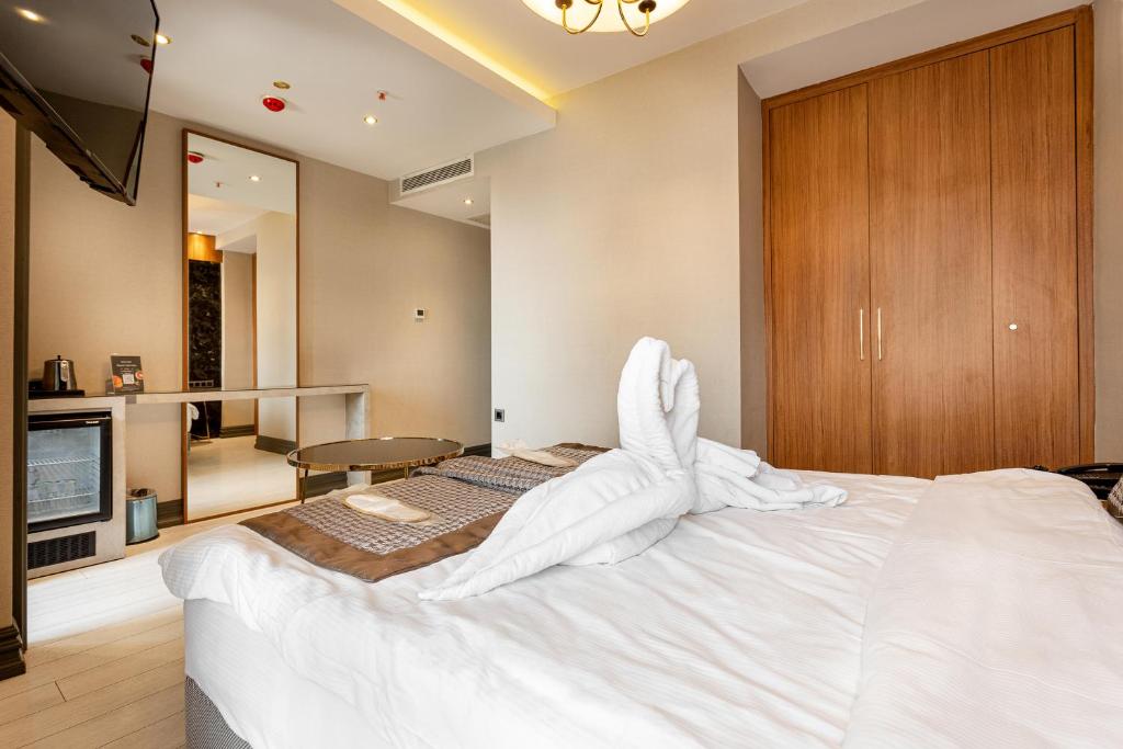Postel nebo postele na pokoji v ubytování Santra Hotel