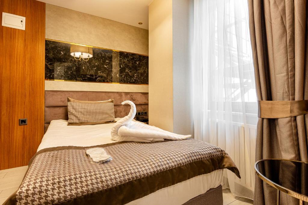 Postel nebo postele na pokoji v ubytování Santra Hotel