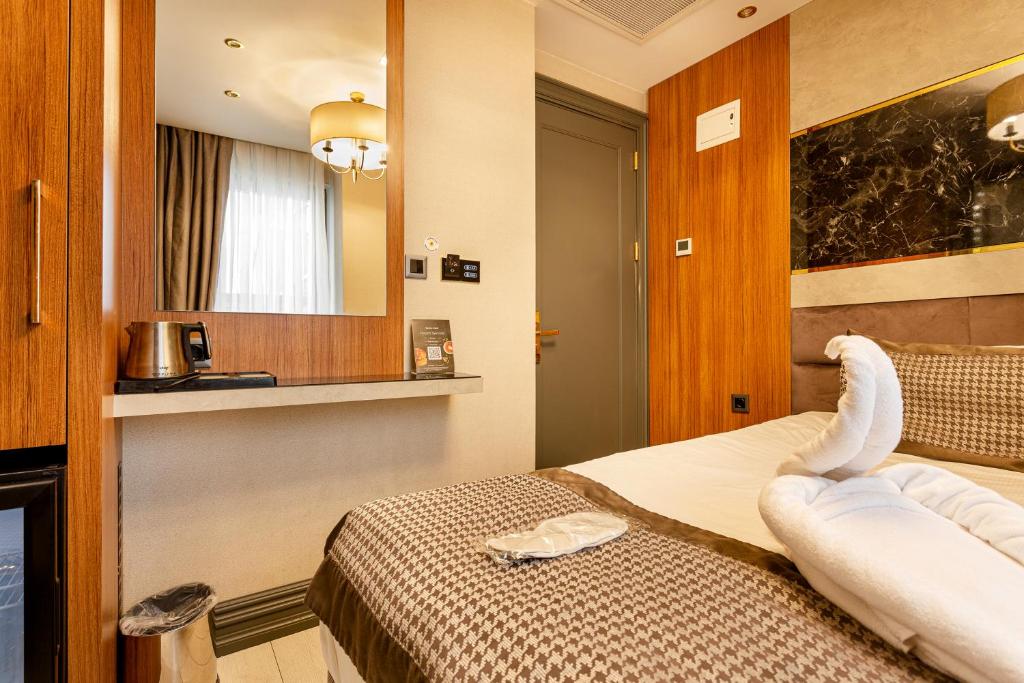 Postel nebo postele na pokoji v ubytování Santra Hotel