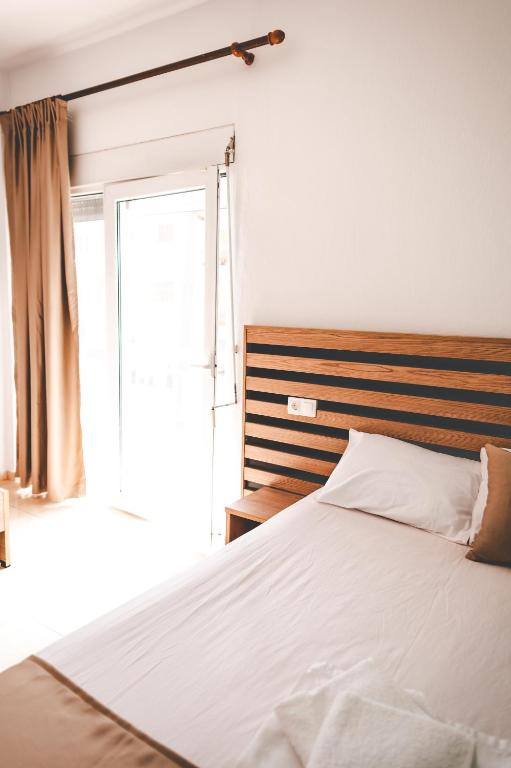 Łóżko lub łóżka w pokoju w obiekcie Μpasias Apartments