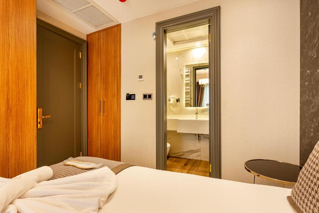 Postel nebo postele na pokoji v ubytování Santra Hotel