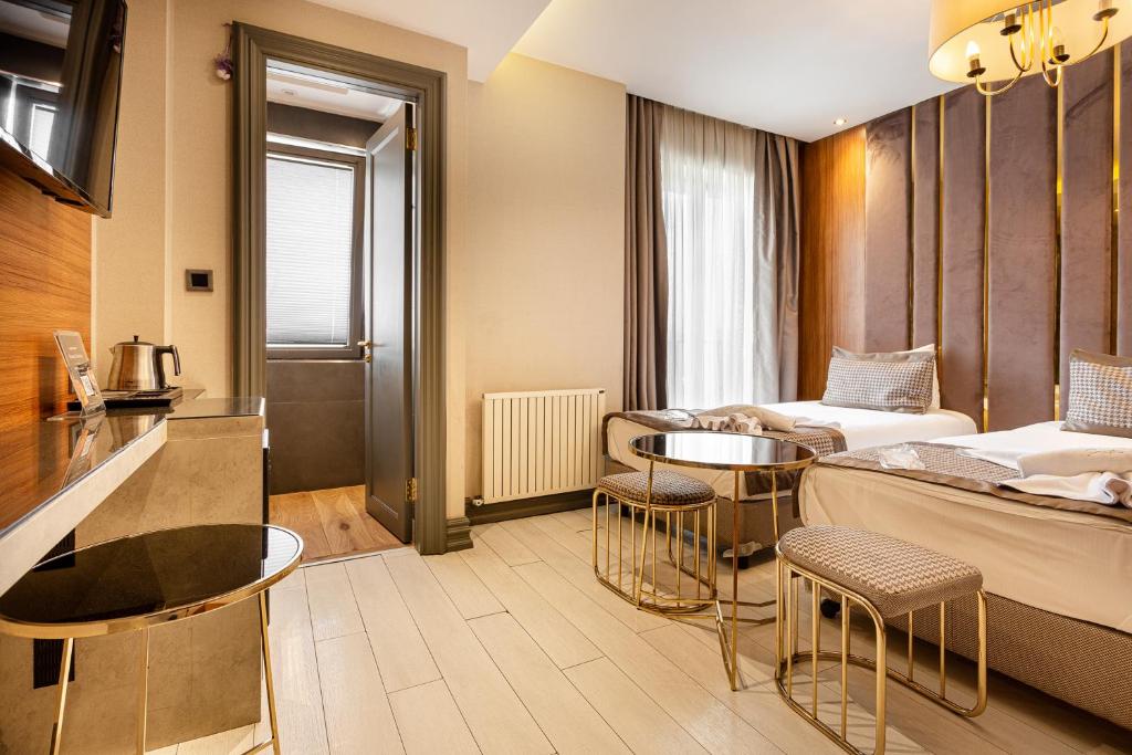 Postel nebo postele na pokoji v ubytování Santra Hotel