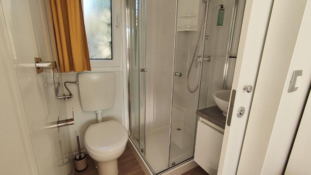 Vannituba majutusasutuses Izzi Mobile Home - Terra Park SpiritoS