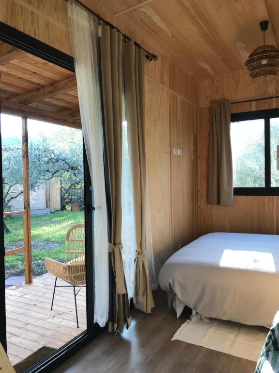a bedroom with a bed and a large window at Aprisa Garden in Presa