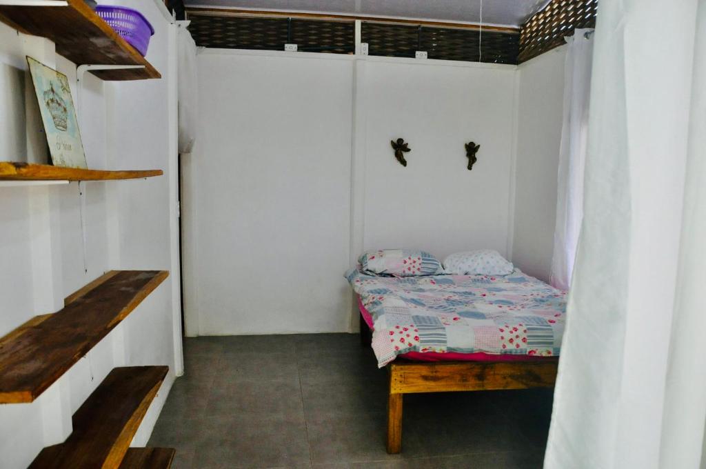 Postel nebo postele na pokoji v ubytování Camping Babsita-TIPI und Hütten und Stellplätze für Zelt und Camper direkt am Meer und See