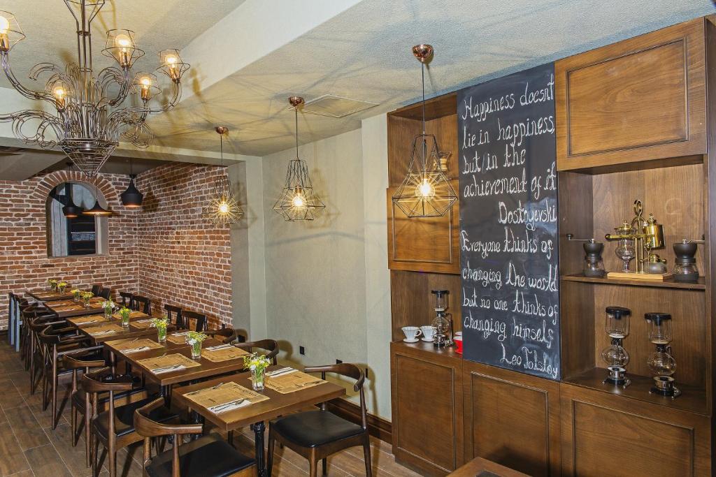 The lounge or bar area at Meroddi Galata Mansion