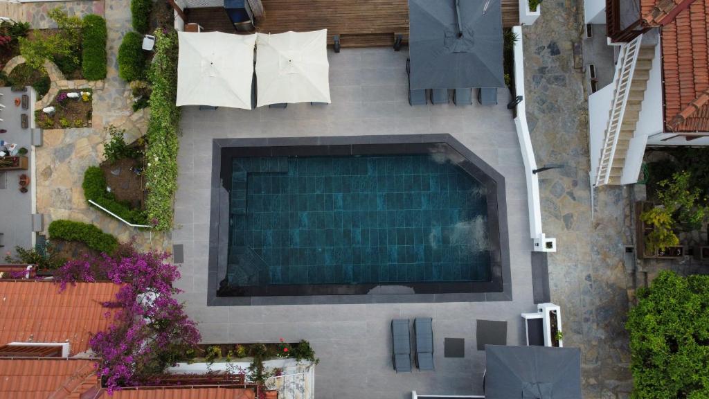 The swimming pool at or close to Tomsan Suites & Villas Akyaka