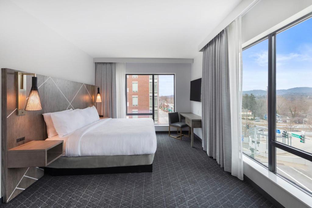 Embassy Suites By Hilton Asheville Downtown photo