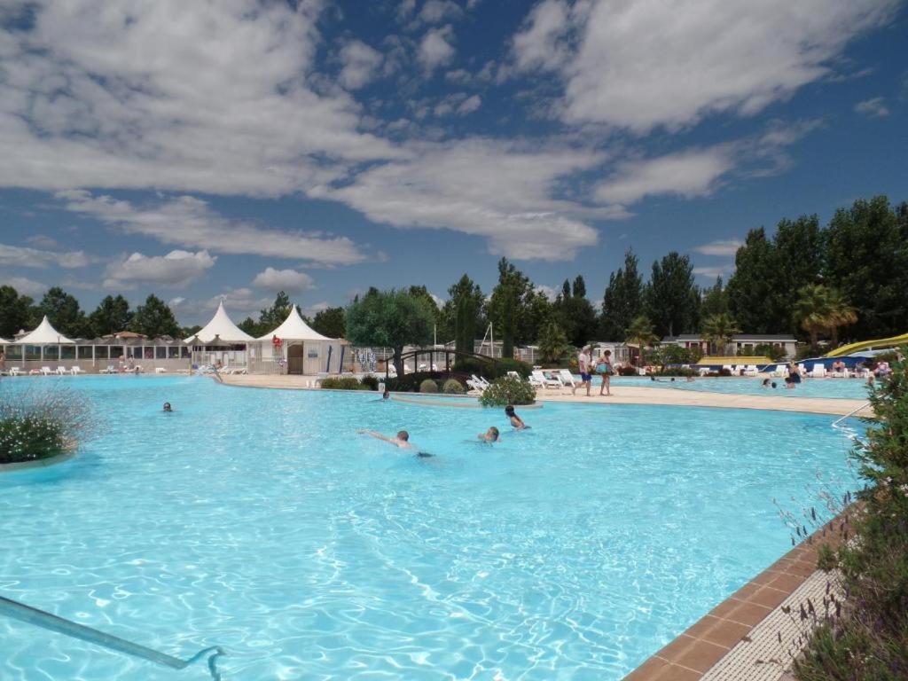 Bazén v ubytování La Carabasse Les Mazets 101 nebo v jeho okolí
