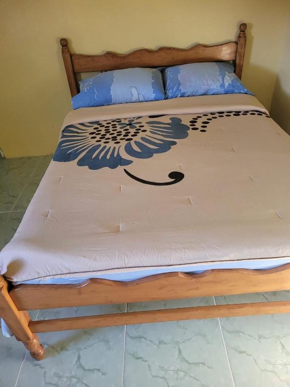 Postel nebo postele na pokoji v ubytování Tim's & Mag's Home Stay