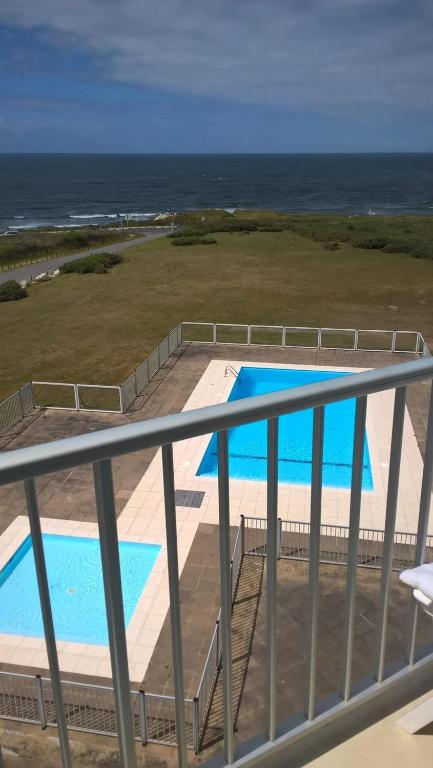 Bazén v ubytovaní Appartement vue mer et piscine à Guidel - 42m² - Tennis alebo v jeho blízkosti
