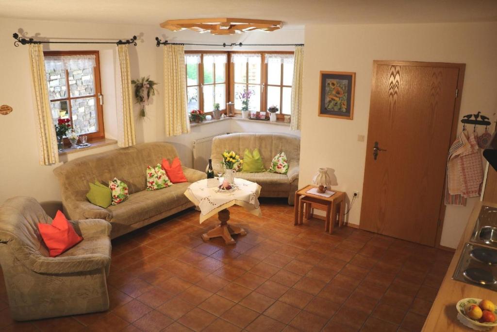 a living room with two couches and a table at Große Wohnung in Berchtesgaden mit Terrasse und Garten in Berchtesgaden