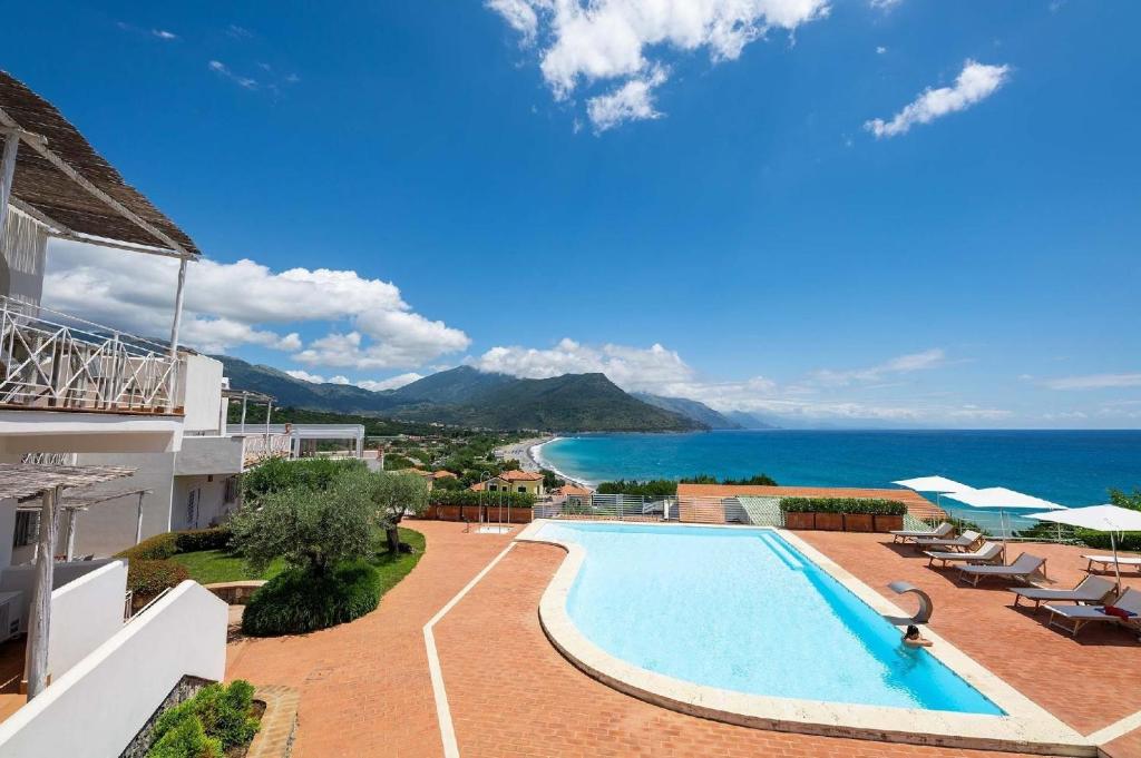 - Vistas a la piscina y al océano en Ferienwohnung für 4 Personen ca 40 qm in Villammare, Kampanien Cilento - b63227, en Vibonati