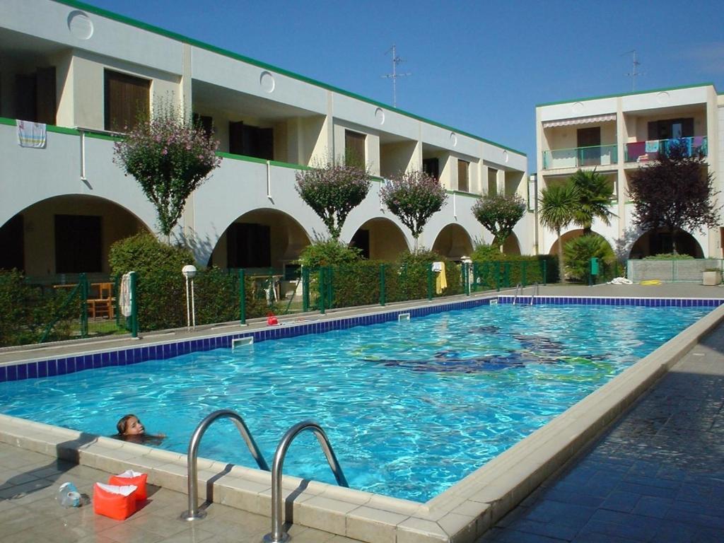 Swimmingpoolen hos eller tæt på Ferienwohnung für 5 Personen ca 35 qm in Bibione, Adriaküste Italien Bibione und Umgebung - b63269