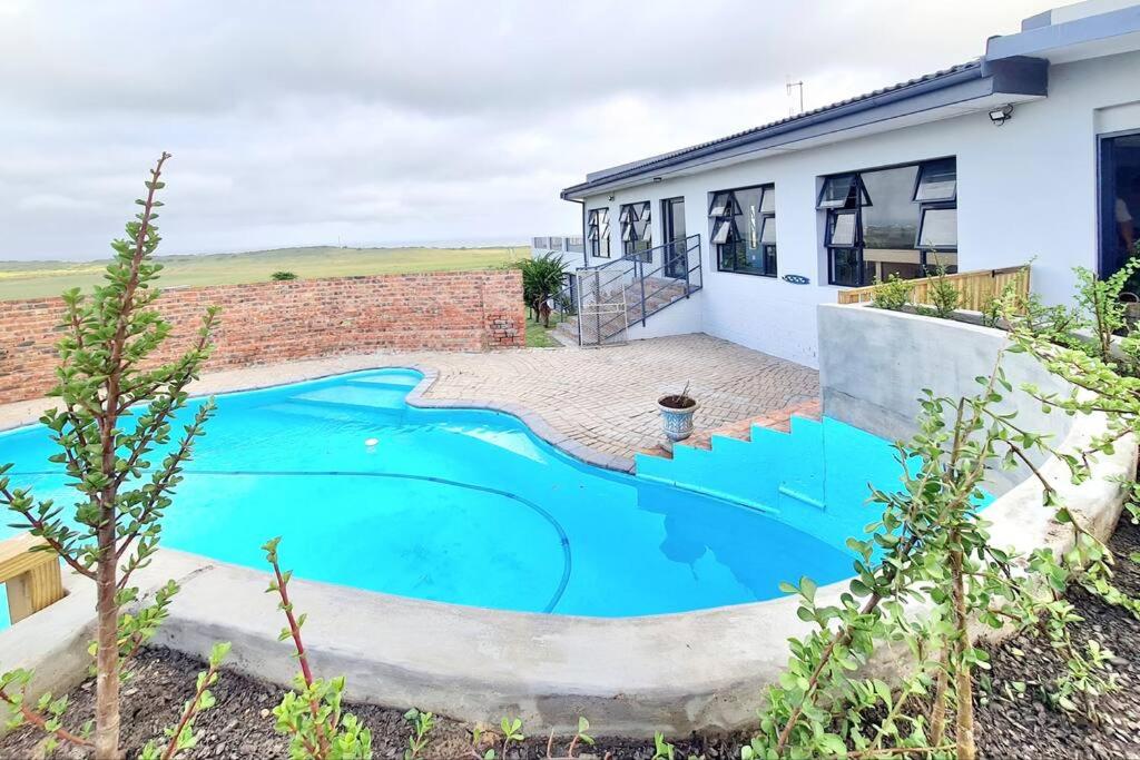 Kolam renang di atau dekat dengan The Farmstead