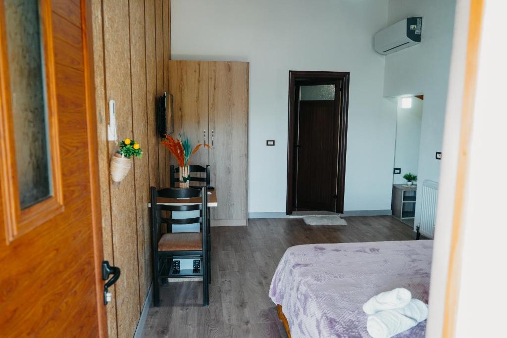 Postel nebo postele na pokoji v ubytování Bujtina ANLU