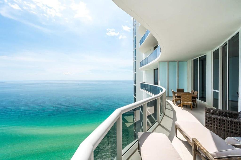 Ultra Luxury - Modern with Direct Ocean Views, Miami Beach ...