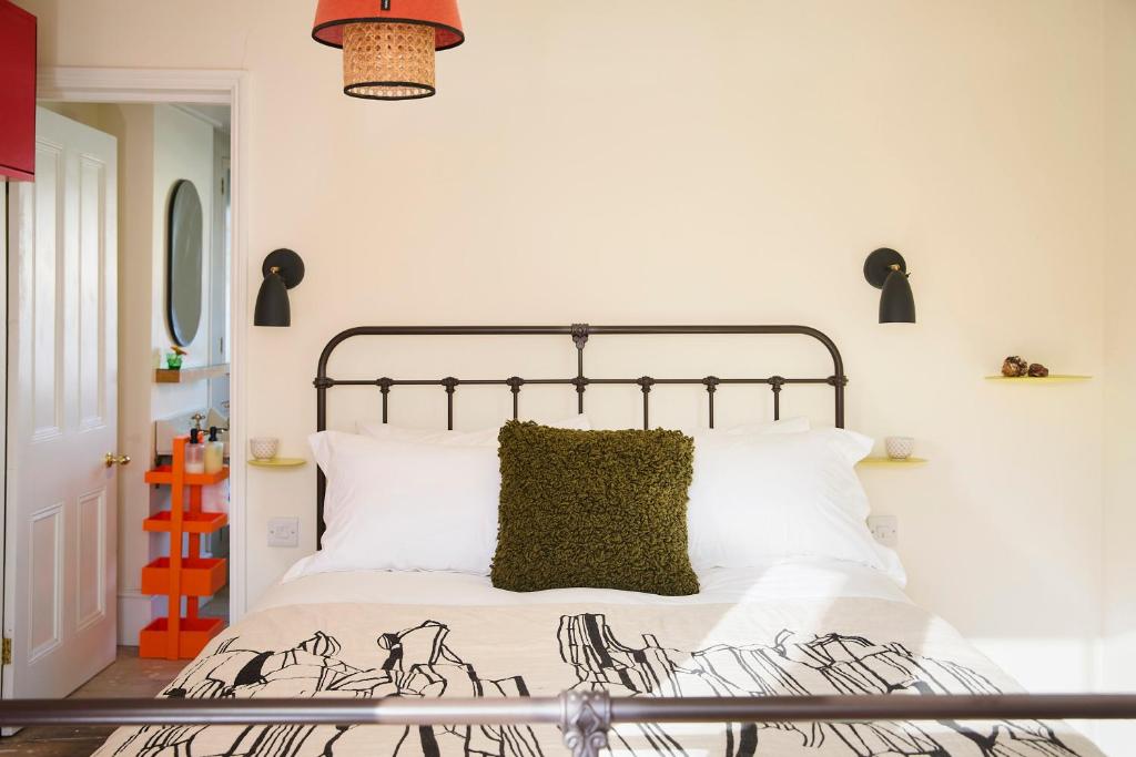 a bedroom with a bed with a black and white comforter at Modja Modja House in Kent