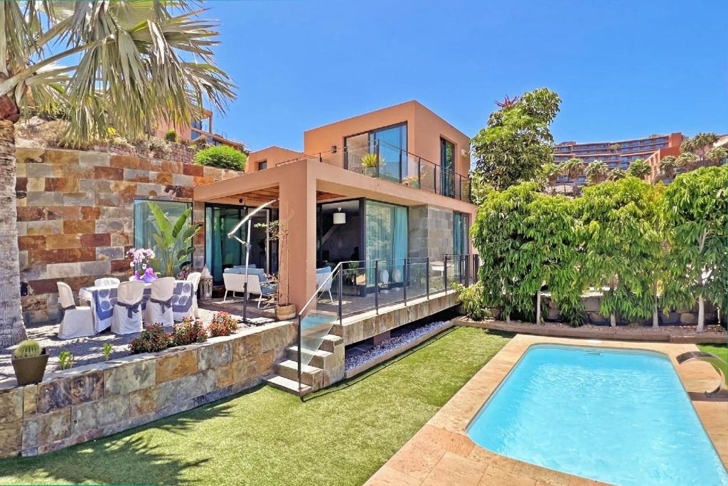 uma casa com piscina no quintal em Ferienhaus für 4 Personen ca 98 qm in Las Crucitas, Gran Canaria Südküste Gran Canaria em Maspalomas